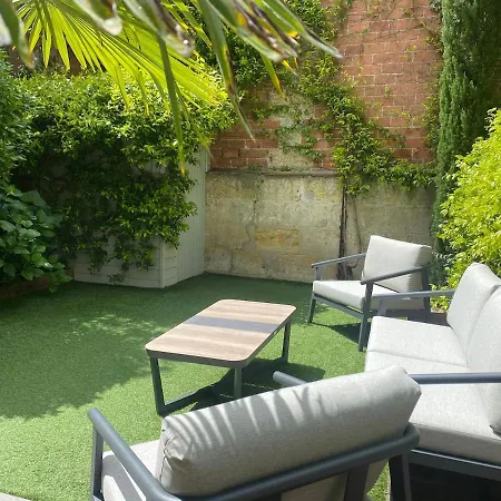 Holiday home Stseurin Croix Blanche Maison Familiale En Pierre Bordeaux